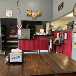 Ellens Cafe on 3rd - Counter.