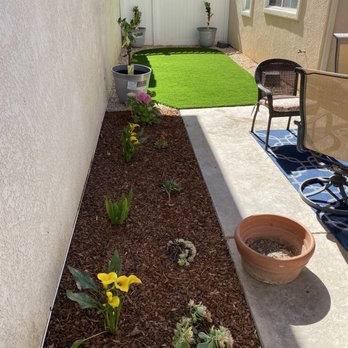 Duraground Landscapes - a backyard with a flower bed - Landscaping Near Me Duraground Landscapes - a backyard with a flower bed - Landscaping Near Me