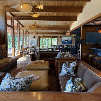 Tu Tu' Tun Lodge - Bar/lounge seating - Hotels Near Me - Gold Beach, Oregon Tu Tu' Tun Lodge - Bar/lounge seating - Hotels Near Me - Gold Beach, Oregon