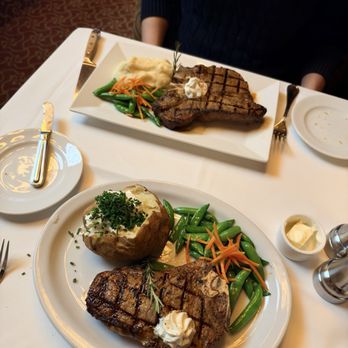 Harris' Restaurant - Porterhouse with evening potato (top) Harris with baked potato (bottom) - Steakhouses Near Me - San Francisco, California Harris' Restaurant - Porterhouse with evening potato (top) Harris with baked potato (bottom) - Steakhouses Near Me - San Francisco, California