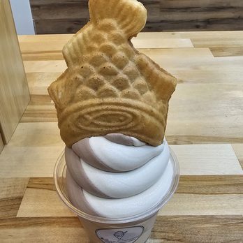 iSee Cream - Chocolate and milk tea. Very nice combo. - Ice Cream & Frozen Yogurt Near Me - Pleasanton, California