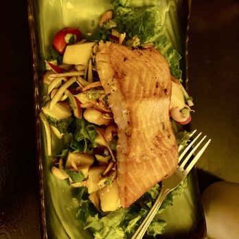 Sisaket Thai Kitchen - Mango salmon salad - Thai Near Me - Martinez, California