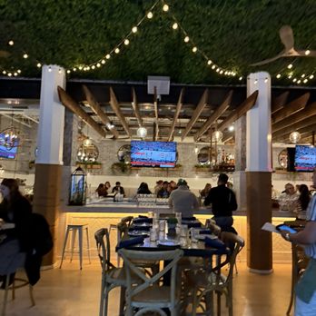 The Hampton Social - Streeterville - New American Near Me - Chicago, Illinois