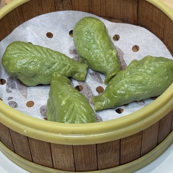 Shanghai time - Steamed Vegetable Dumplings In Spinach Wrap 4Pcs 4Pcs - Shanghainese Near Me - New York, New York