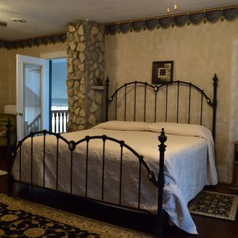 Victory Inn Bed & Breakfast - Bed & Breakfast Near Me - Wamego, Kansas Victory Inn Bed & Breakfast - Bed & Breakfast Near Me - Wamego, Kansas