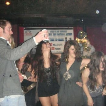 R Bar - Drunken Stage Dancing - Lounges Near Me - Los Angeles, California R Bar - Drunken Stage Dancing - Lounges Near Me - Los Angeles, California