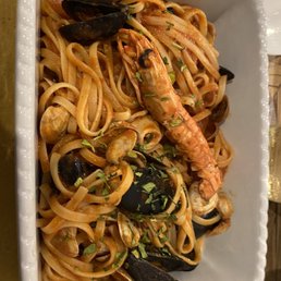 Linguine allo scoglio (seafood) Linguine allo scoglio (seafood)