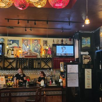 Maxine's On Shine - Bar - New American Near Me - Orlando, Florida