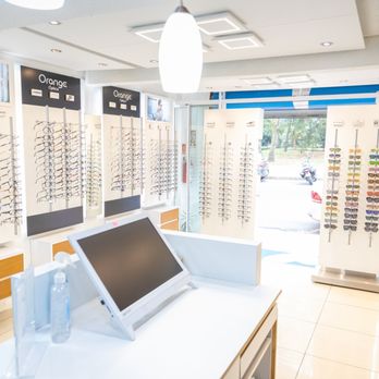 Orange Óptica CDMX - Área de Exhibición - Eyewear & Opticians Near Me - México, D.F., DIF Orange Óptica CDMX - Área de Exhibición - Eyewear & Opticians Near Me - México, D.F., DIF