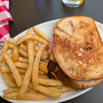 Salt + Smoke - Brisket grilled cheese and beef fat fries. - Bars Near Me - Saint Louis, Missouri Salt + Smoke - Brisket grilled cheese and beef fat fries. - Bars Near Me - Saint Louis, Missouri