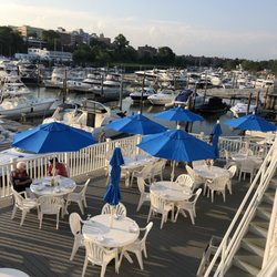 Lunello’s Restaurant - Outdoor dining