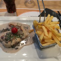Tablapizza - Poulet avec sauce champignon accompagné de frites