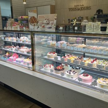 Tous Les Jours - Cakes display - Bakeries Near Me - Centreville, Virginia Tous Les Jours - Cakes display - Bakeries Near Me - Centreville, Virginia