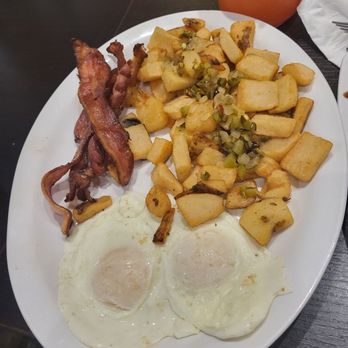 Stacked Pancake & Breakfast House - Bacon, 2 over easy eggs, and homefries with sautéed onions, jalapeños, and peppers. - Breakfast & Brunch Near Me - Burlington, Ontario Stacked Pancake & Breakfast House - Bacon, 2 over easy eggs, and homefries with sautéed onions, jalapeños, and peppers. - Breakfast & Brunch Near Me - Burlington, Ontario
