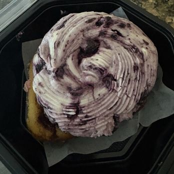 Mami Mía - Blueberry Cinnamon Roll - Gluten-Free Near Me - Dunedin, Florida