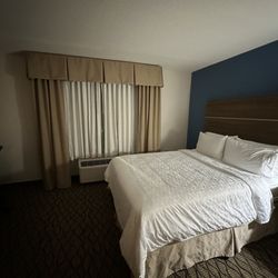 Holiday Inn Express & Suites Concord - Nice room
