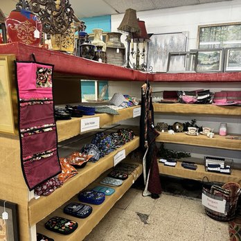 Knot antiques
ダイニングテーブル800 Knot Hole Antiques & More The Indoor Flea Market, 608 S