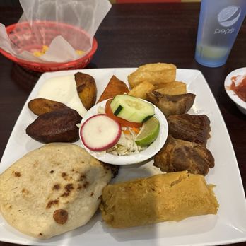 Las Palmas - Plato Tipico - Salvadoran Near Me - Seatac, Washington