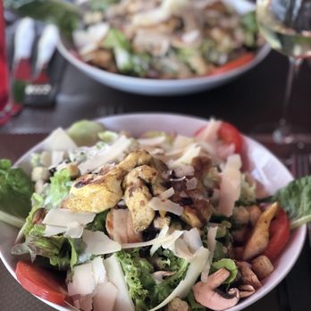 Le Broca - Salade Caesar - Brasseries Near Me - Paris, 75 Le Broca - Salade Caesar - Brasseries Near Me - Paris, 75