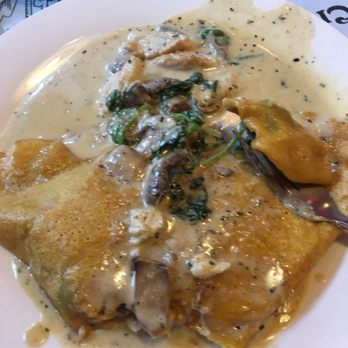 Crepes de Paris - Chicken and spinach - Breakfast & Brunch Near Me - Pasadena, California Crepes de Paris - Chicken and spinach - Breakfast & Brunch Near Me - Pasadena, California