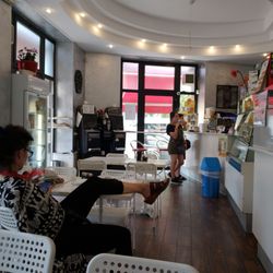 Caffè Vergnano 1882 - Stopped by here to escape the heat
