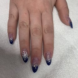 Kreative Nails & Spa - Christmas nails