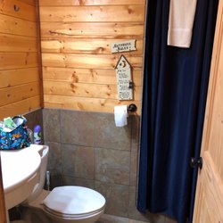 Sunset Farm Cabins - Bathroom