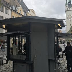 Alter Kiosk - Cappuccino und Espresso wie in Italien- in Straubing/ Niederbayern. Vom Feinsten. Netter Service. Espresso 1,50€- Cappuccino 2,00€. Ein Muss