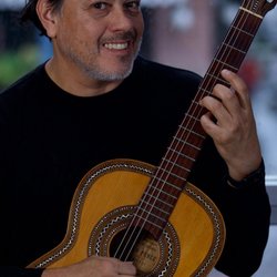 CinemaViva Video Agency - Headshot for guitarist