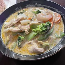 Thai Cuisine - Avocado curry with chicken and shrimp