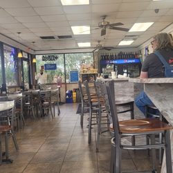 Mimmos Pizza - The restaurant floor.