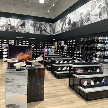 DICK'S Sporting Goods - Sports Wear Near Me - Plantation, Florida