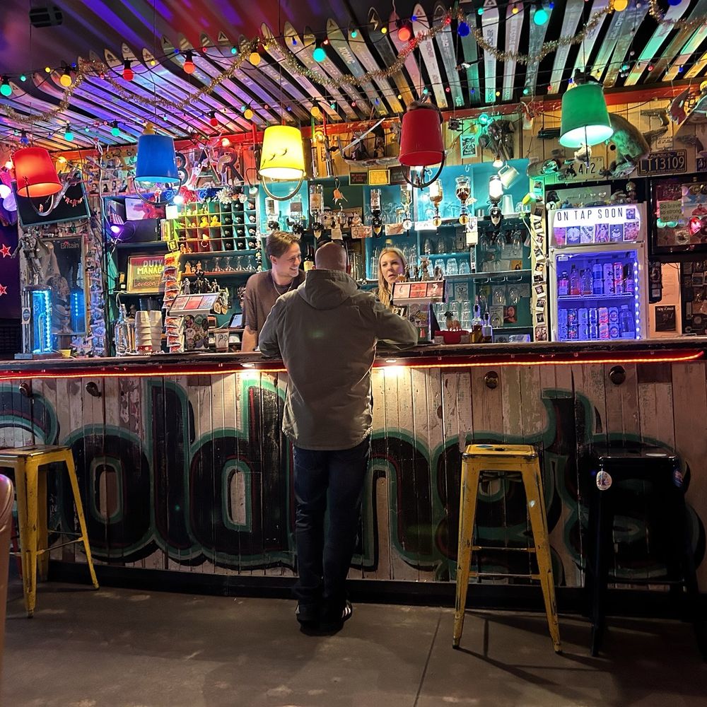 Golding's Free Dive - Dive Bars Near Me - Wellington, WGN