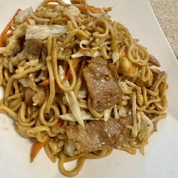 Noodle House - Chow Mien combination - Vietnamese Near Me - Salinas, California Noodle House - Chow Mien combination - Vietnamese Near Me - Salinas, California