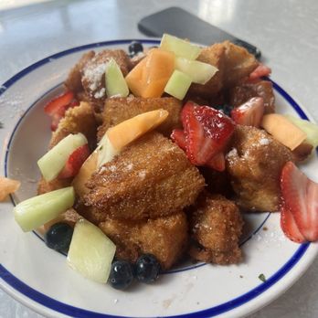 Starliner Diner - Cuban French Toast with fruit - Cuban Near Me - Hilliard, Ohio