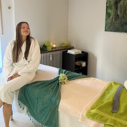 FACE & BODY Day Spa - Massage