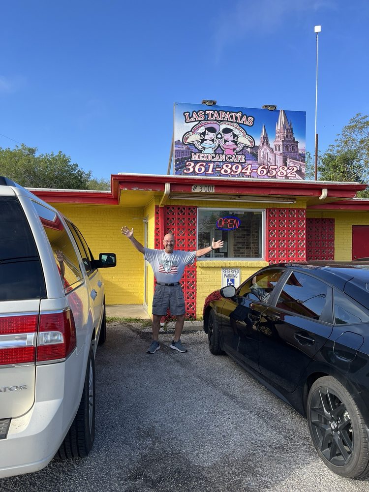 Las Tapatias Mexican Cafe Logo