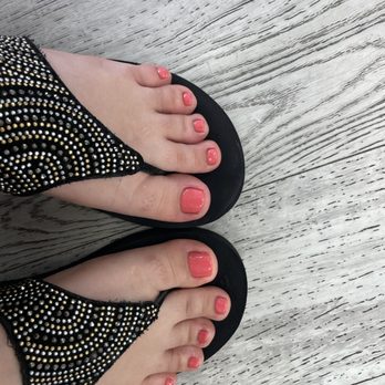 Divas Nails - Pedicure - Nail Salons Near Me - Northridge, California