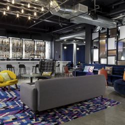 Aloft by Marriott Glendale at Westgate - Lobby and bar