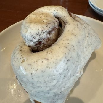 Full Belly - Cinnamon roll - Breakfast & Brunch Near Me - San Antonio, Texas
