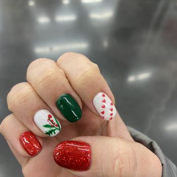 The W Nail Bar - Christmas nails by Hannah - Nail Salons Near Me - Columbus, Ohio The W Nail Bar - Christmas nails by Hannah - Nail Salons Near Me - Columbus, Ohio
