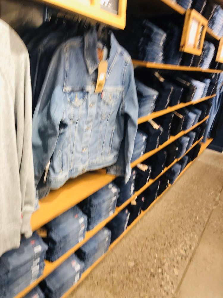 LEVI’S OUTLET STORE Updated September 2024 11 Photos 4250 W