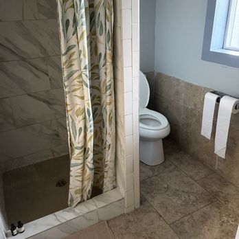 Blackhawk Lodge - Bathroom - Hotels Near Me - Coarsegold, California Blackhawk Lodge - Bathroom - Hotels Near Me - Coarsegold, California