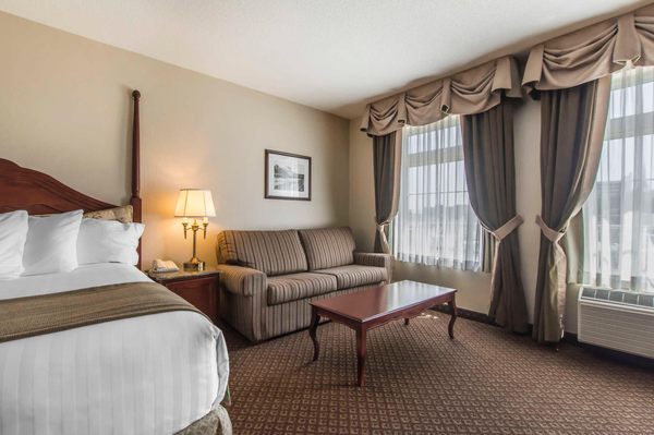 Château Saint John Hotel & Suites by null