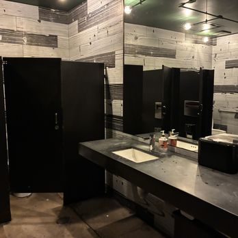 El Raval - Immaculate bathrooms! - Spanish Near Me - Austin, Texas