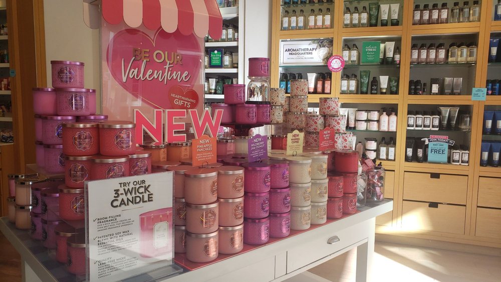 BATH & BODY WORKS Updated May 2024 13 Photos & 16 Reviews 1555