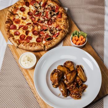 Right Wingers - Pizza Near Me - St. Catharines, Ontario Right Wingers - Pizza Near Me - St. Catharines, Ontario