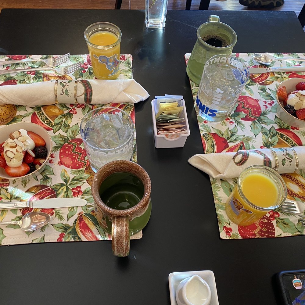 Courtwood Inn - Our place settings for Breakfast #1 - Bed & Breakfast Near Me - Murphys, California Courtwood Inn - Our place settings for Breakfast #1 - Bed & Breakfast Near Me - Murphys, California