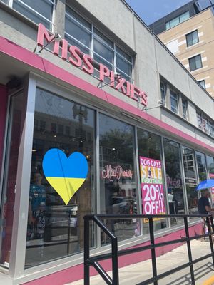Miss Pixie's by null