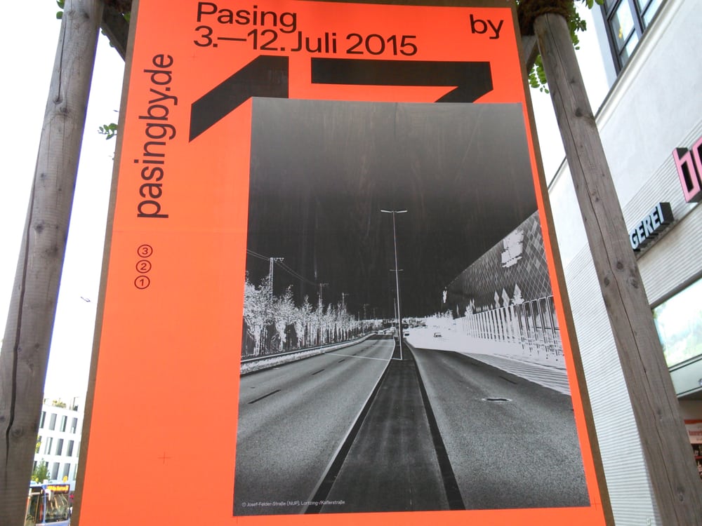 Pasing By Logo